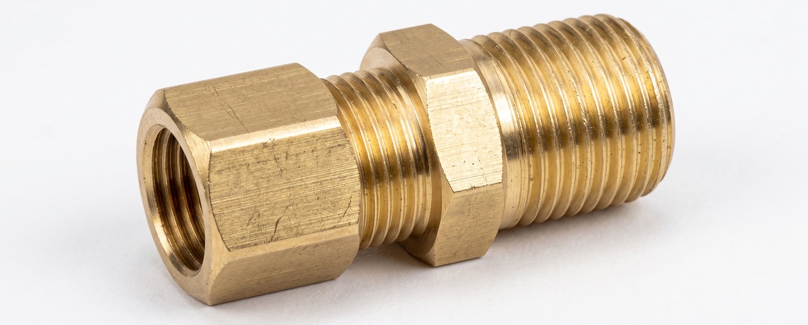Conector Macho Hexagonal